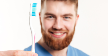 Guia completo: escovas dentais manuais e elétricas