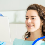 black friday na odontologia - dentista atendendo o paciente