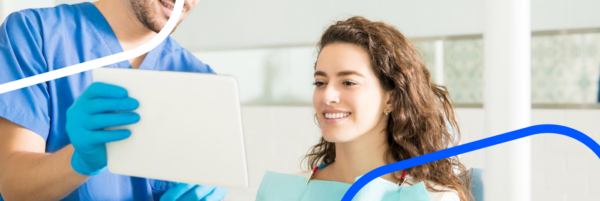 black friday na odontologia - dentista atendendo o paciente