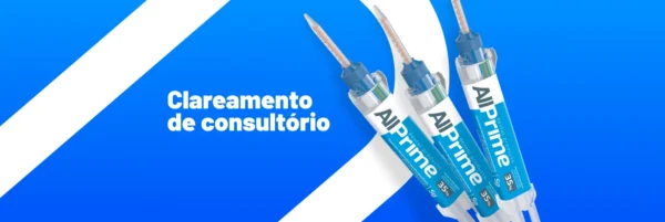 Imagem ilustrativa de três seringas de clareadores da AllPrime com destaque para o texto clareamento de consultório na cor branca, em fundo azul e branco.